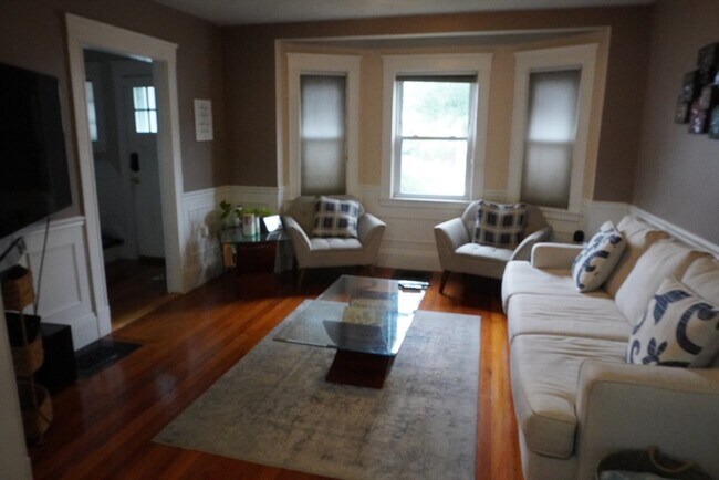 Foto del edificio - 42 Richardson Ave