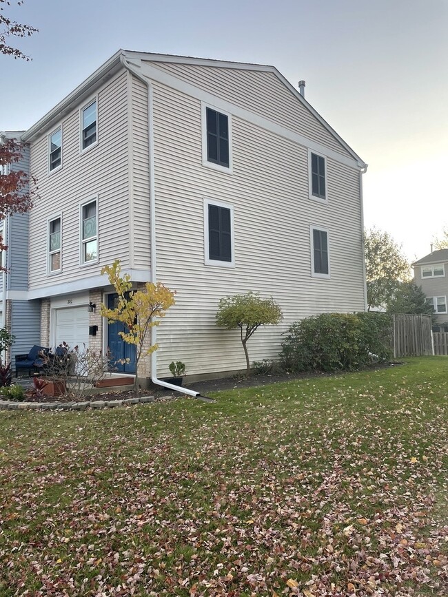 Building Photo - 2032 Stanley Ct