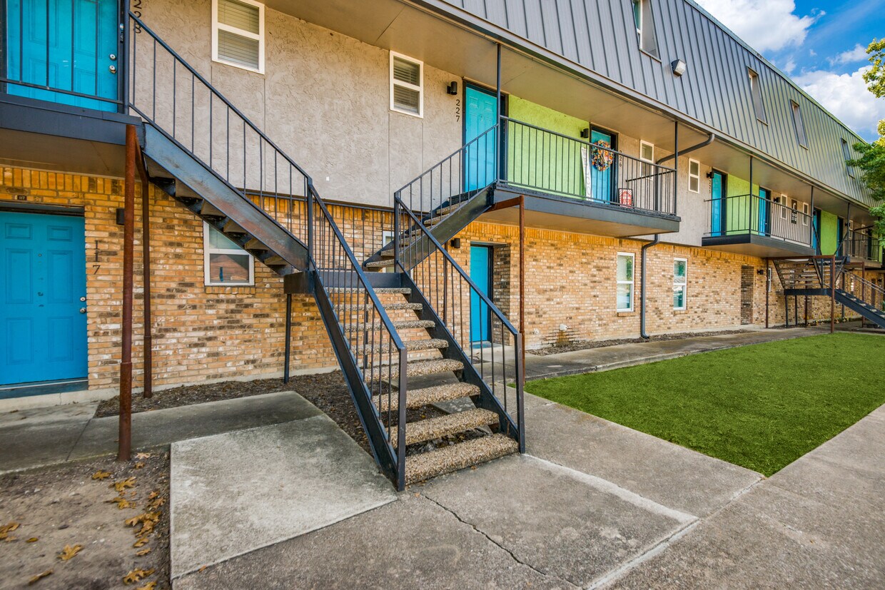 Starlite Apartments 425 Fulton St Denton, TX