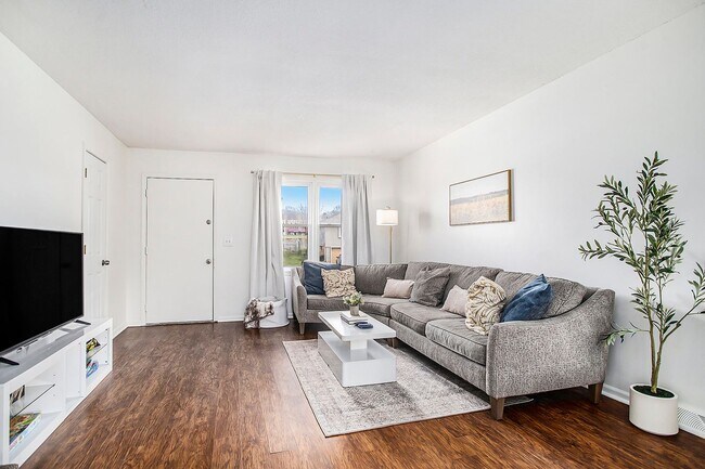 Foto del edificio - 3-Bed, 2-Bath huge duplex in Blue Springs!