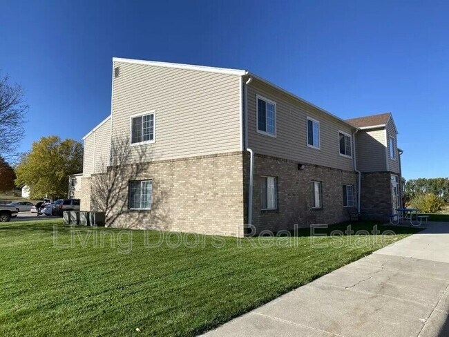 Building Photo - 607 S Washington St