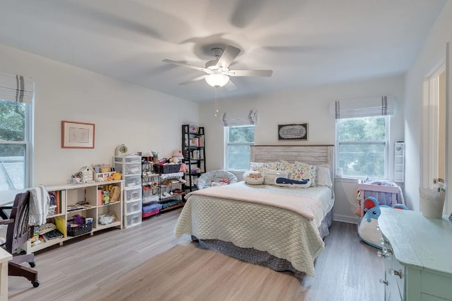 Building Photo - 624 W 7th Ave