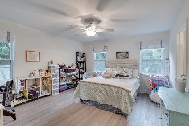 Foto del edificio - 624 W 7th Ave