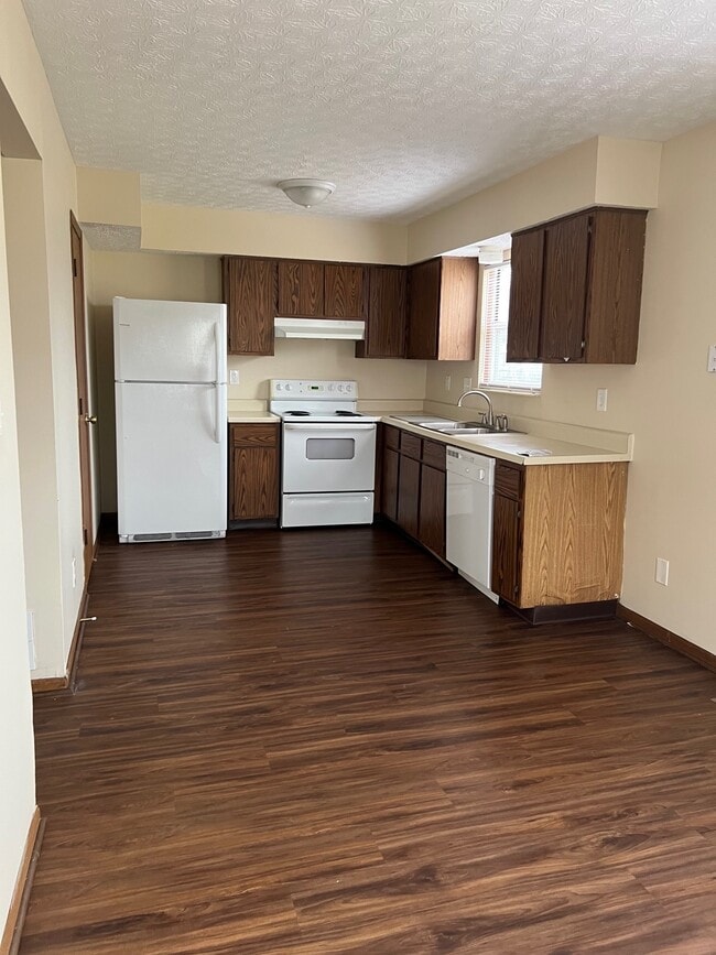 Building Photo - 7190 Feather Ct