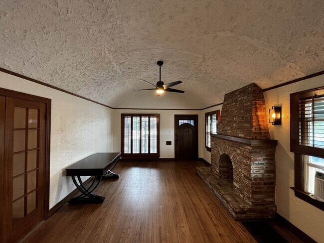 Foto del edificio - 3812 E 10th St