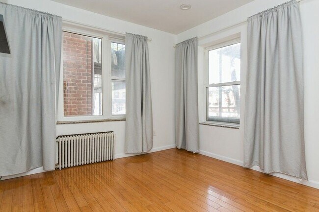 Building Photo - 3024 23rd St