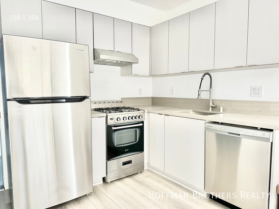 Primary Photo - 316 S Mariposa Ave