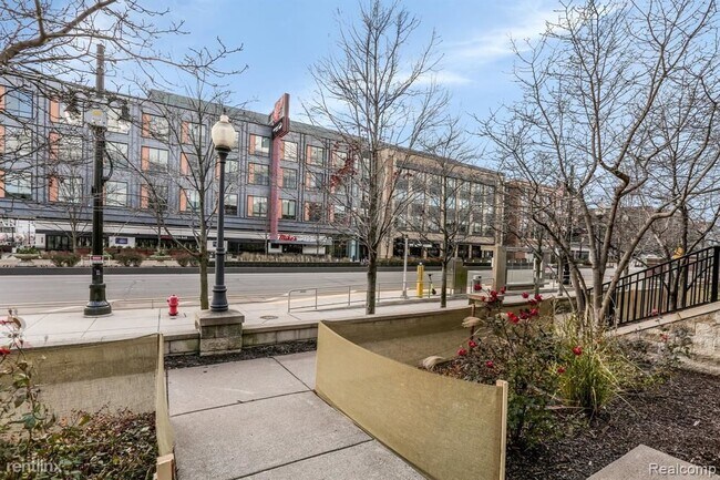 Building Photo - 2 br, 2 bath Condo - 2504 Woodward Ave # 15
