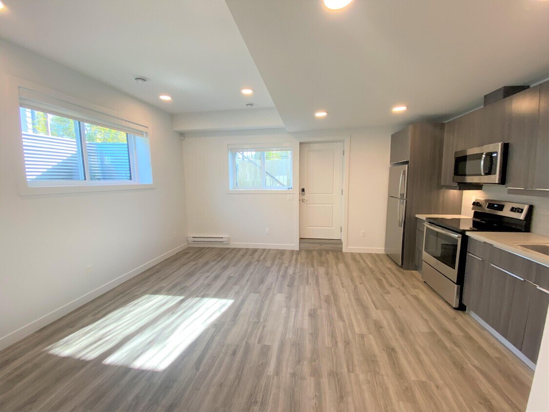 Primary Photo - 9905 151 St NW