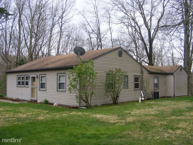 Building Photo - 3 br, 1 bath House - 246 Old Hickory Road