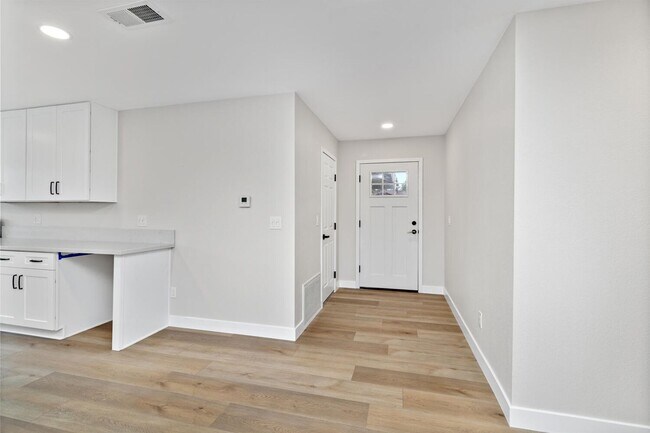Foto del edificio - GORGEOUS REMODELED HOME !!