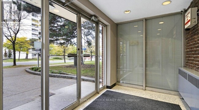 Photo du bâtiment - 20 Paisley Blvd W
