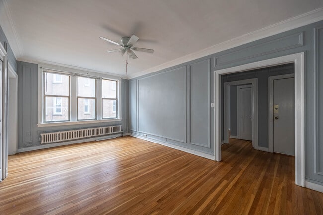Foto del edificio - 1366 W Estes Ave