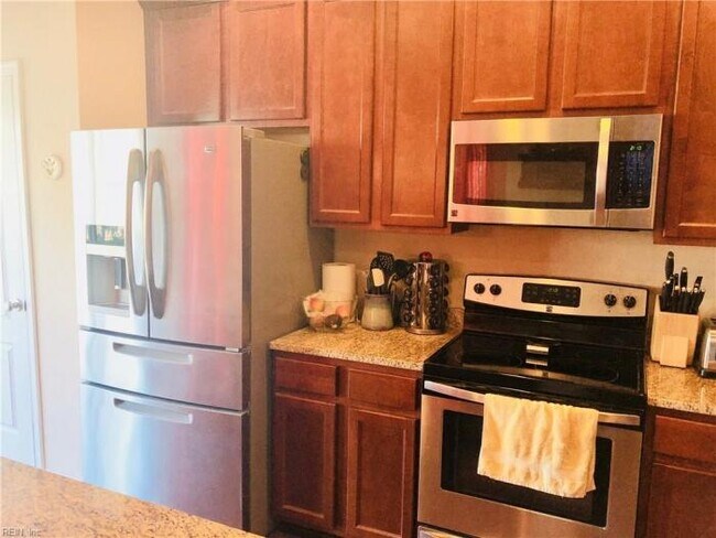 Building Photo - 4 bedroom in Virginia Beach VA 23462