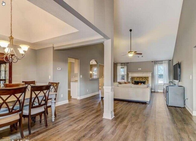 Building Photo - 511 Lena Dr