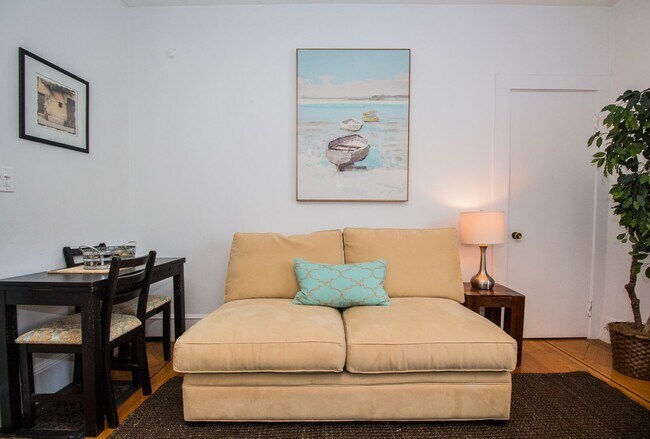 Foto del edificio - 1Br/1Bth unit! Hot Water included. Great location!