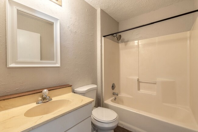 Building Photo - 608 Walker St