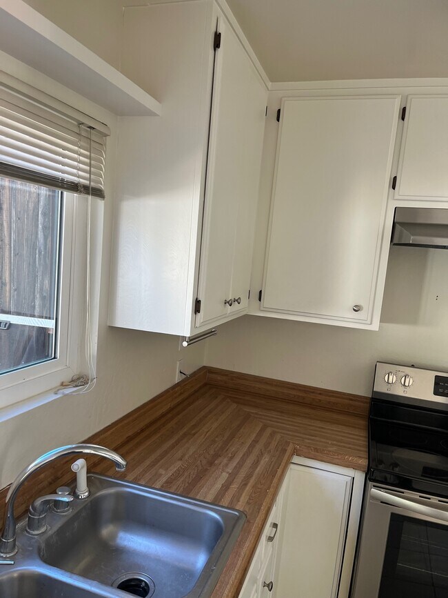 Foto del edificio - 2450 Lakeview Dr