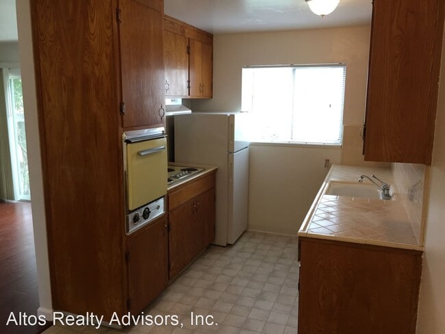 Building Photo - 683 Grand Coulee Ave