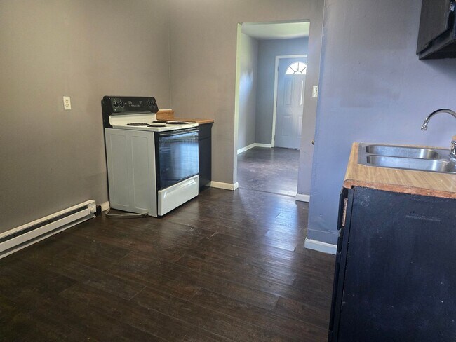 Building Photo - 4537 Laurel Dr