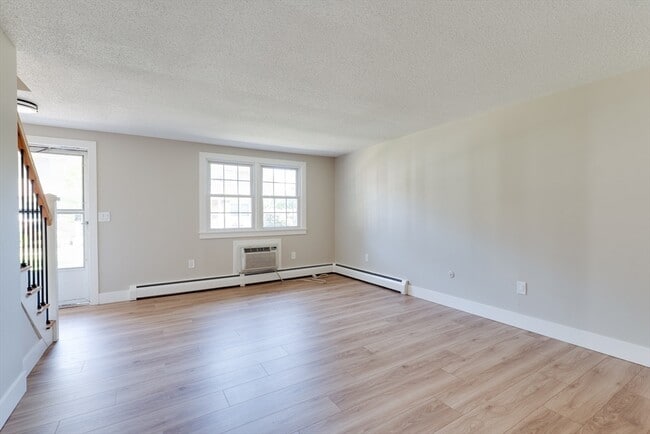 Building Photo - 418 Meadow St