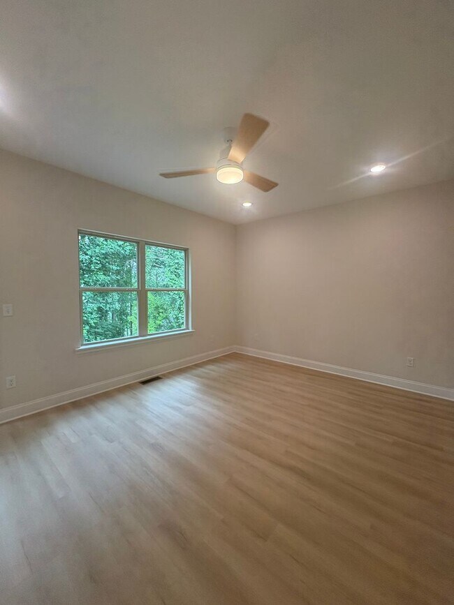 Building Photo - 3 Bedroom 2.5 Bath House