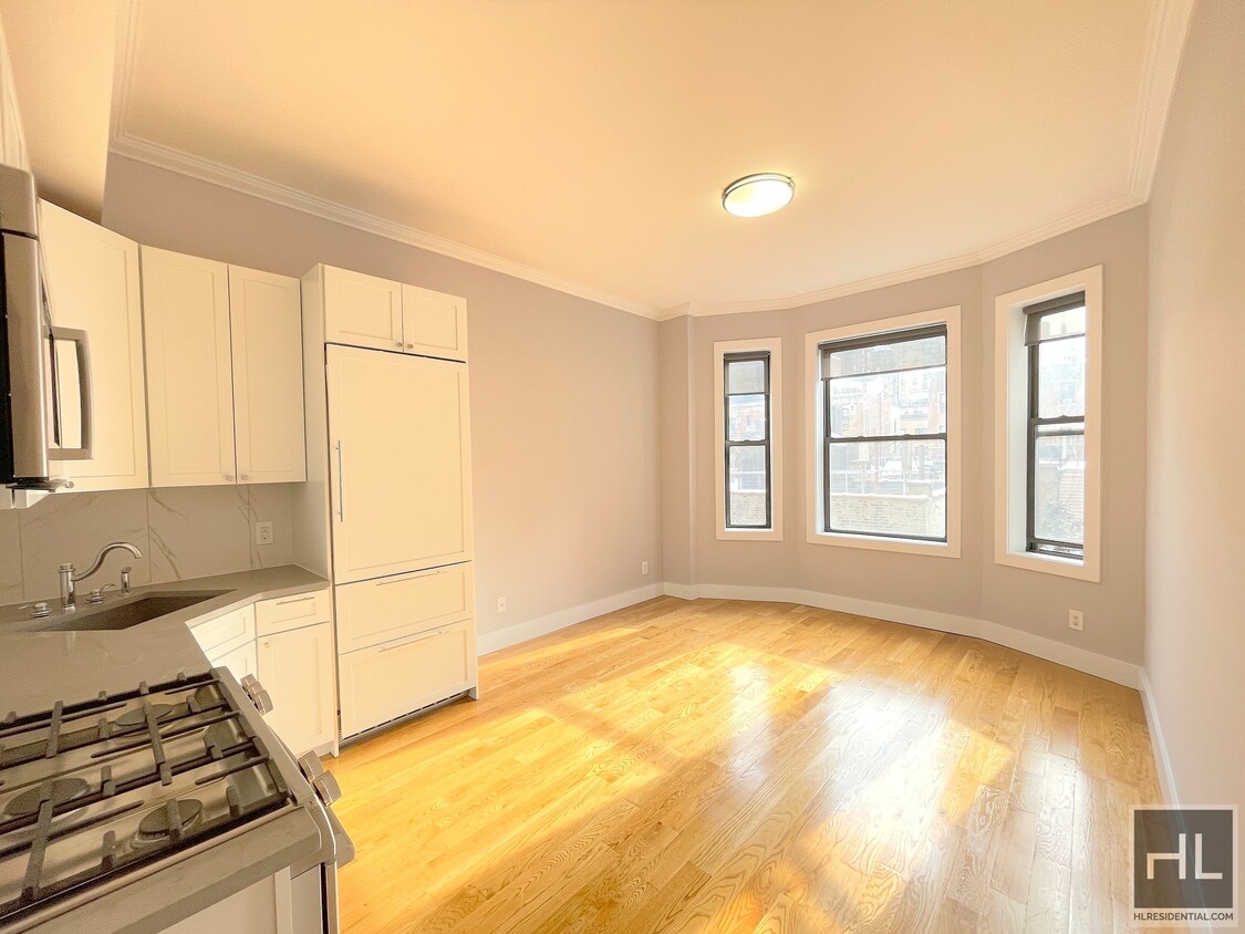 Foto principal - Renovated 1 bed 1 bath with LAundry in uni...