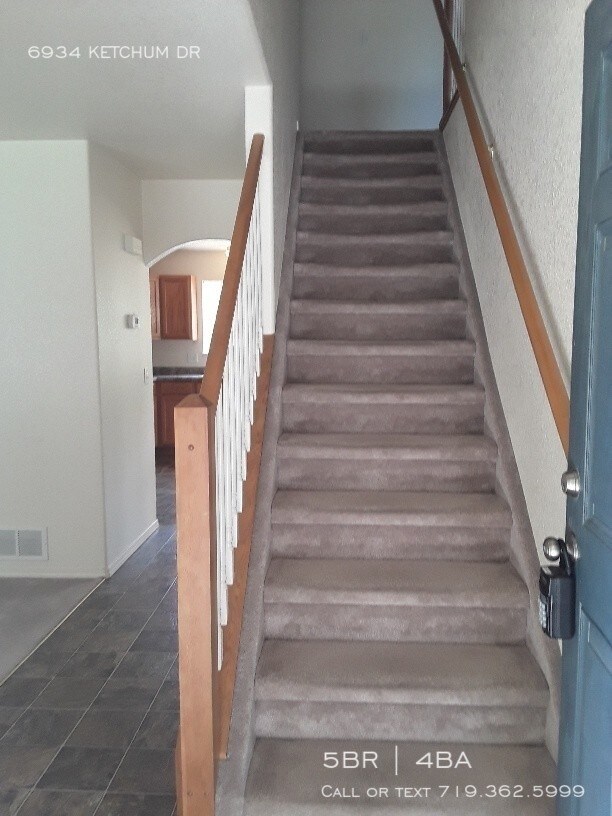 Building Photo - This 5-bedroom home is like-new!