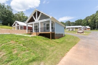 Building Photo - 1029 Smyzer