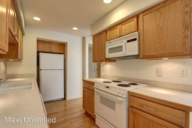 Building Photo - 632 Ridgeview Dr