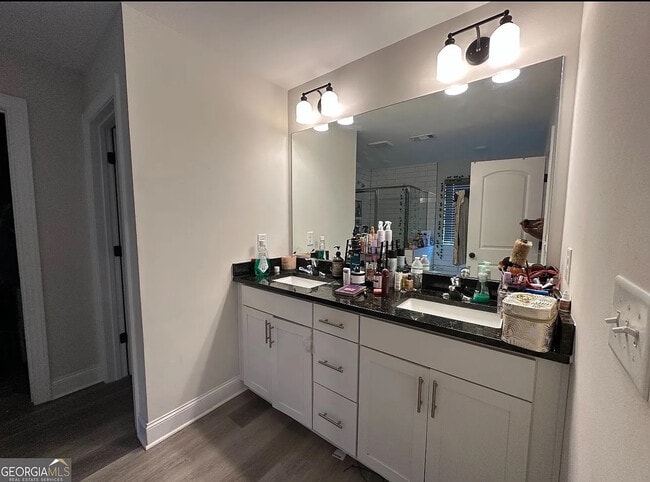 Foto del edificio - Room in House on Benjamin Dr