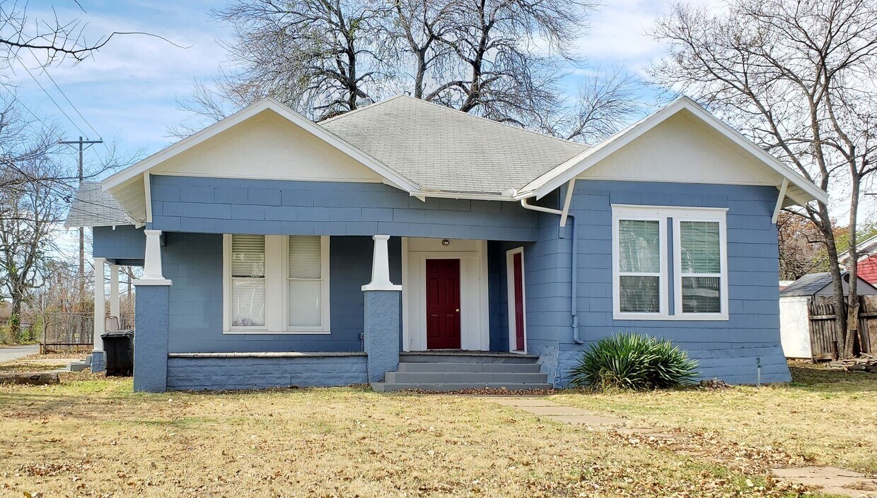Primary Photo - 611 N Anglin St