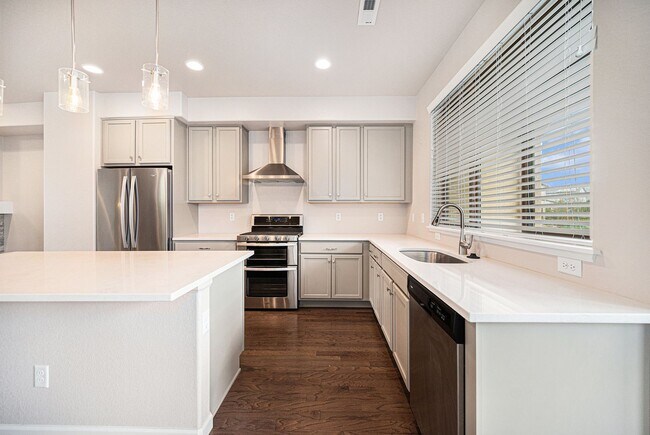 Building Photo - Stunning Solterra Townhome with Spacious B...