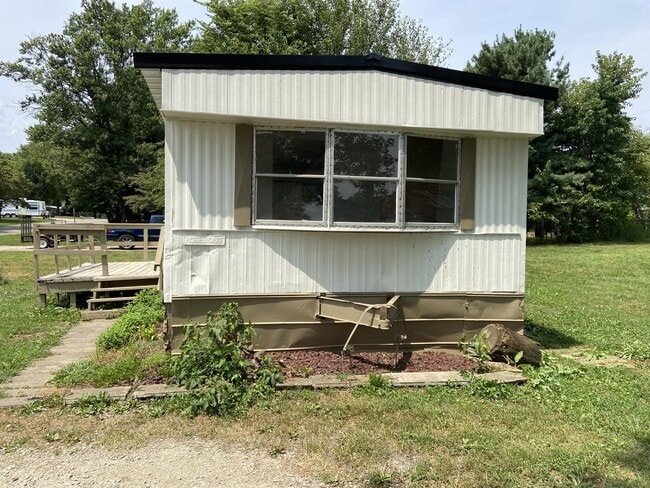 Building Photo - 210 Stinson Dr