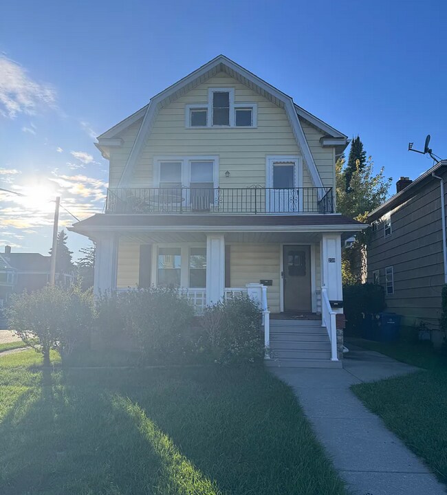 Foto del edificio - 238 Crestwood Ave