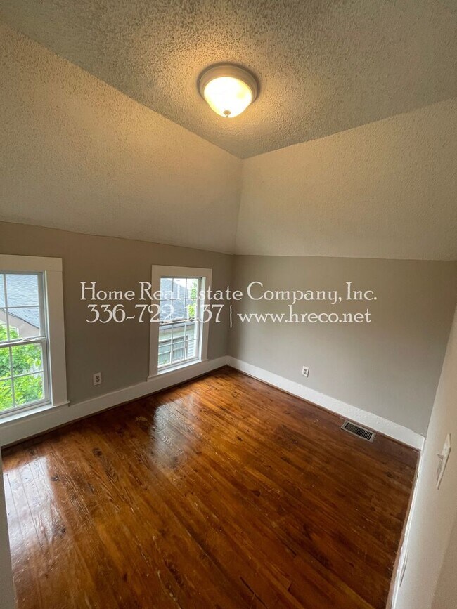 Foto del edificio - 1307 E. Second Street