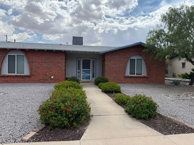Foto del edificio - 2719 Topley Ave