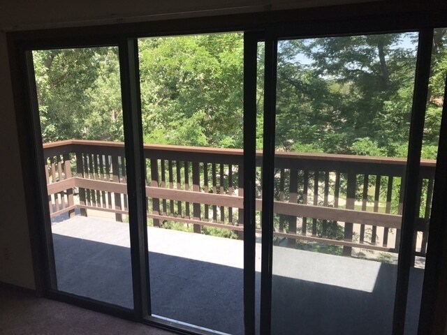 Bright and spacious two Bedroom one Bath, big deck, great location! (34th) - Bright and spacious two Bedroom one Bath, big deck, great location! (34th)