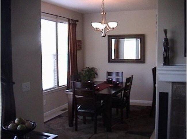 Building Photo - 4b/3.5b duplex - Free Wifi Camera