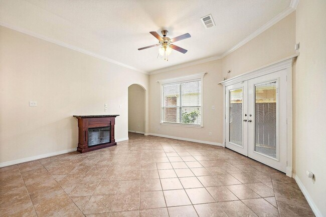 Foto del edificio - 912 Sweet Pine Dr