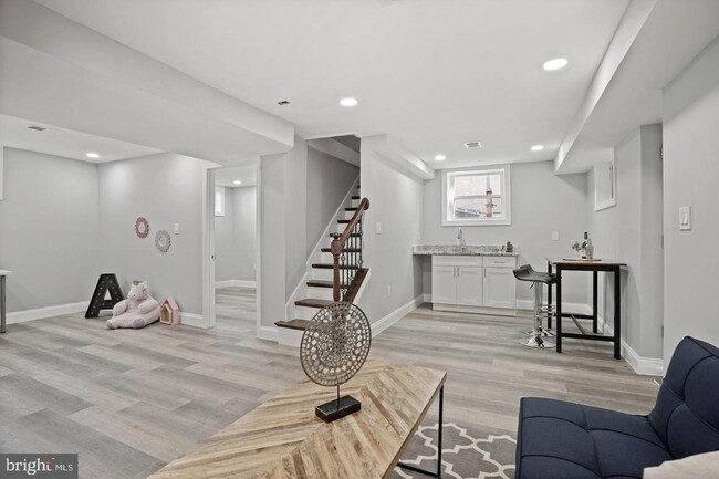 Building Photo - 2651 Myrtle Ave NE