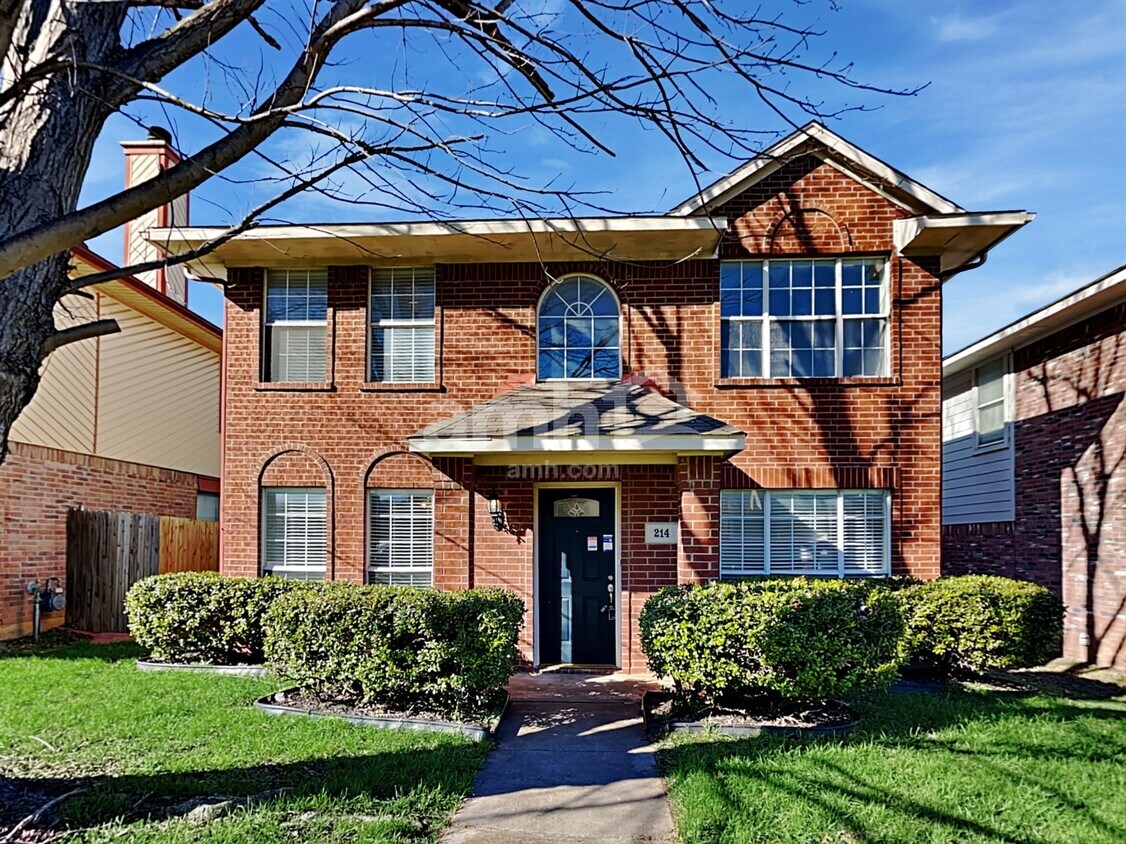 Foto principal - 214 High Pointe Ln