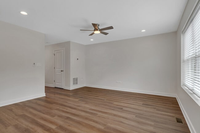 Building Photo - 875 Covey Ln