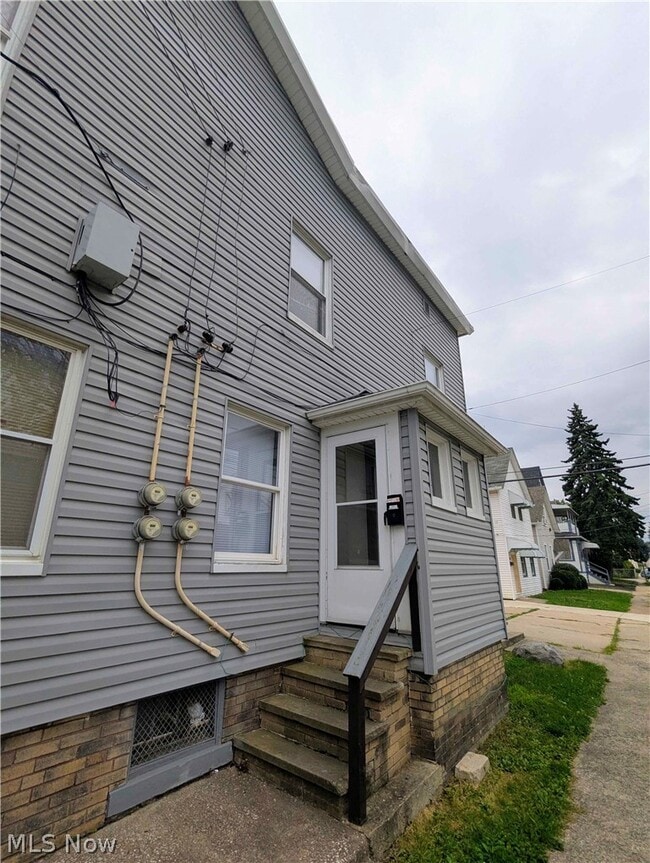 Building Photo - 2915 Roanoke Ave
