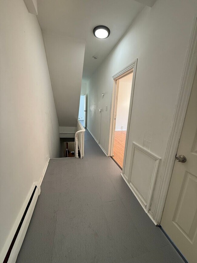 Building Photo - 295 Spring St