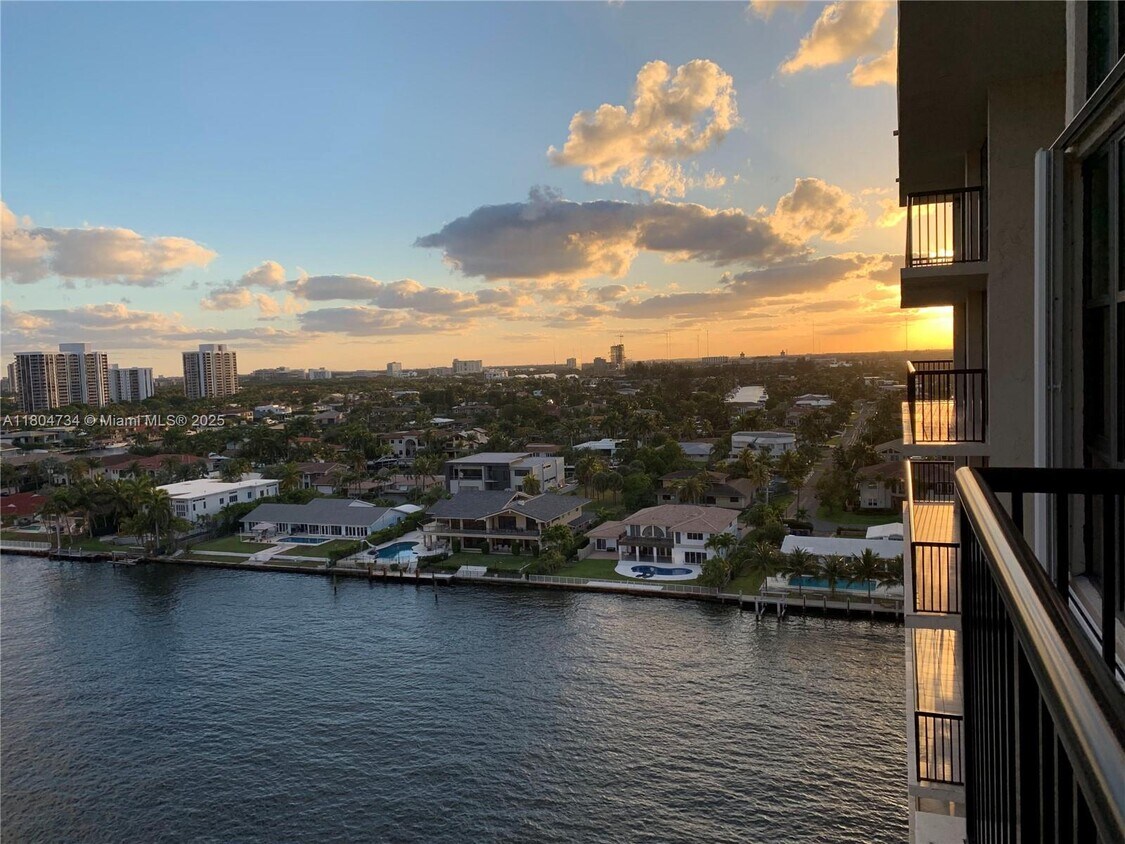 Foto principal - 2017 S Ocean Dr