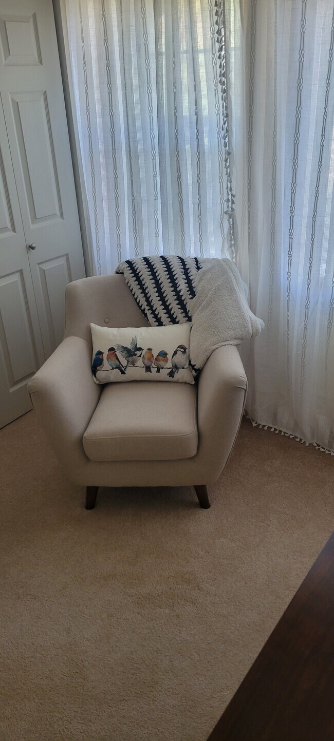 Foto del edificio - 1055 NE Grandview Dr