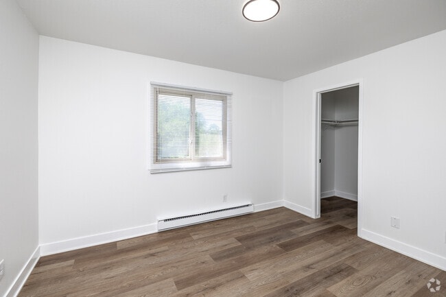 2BR, 1BA - 825 SF - Second Bedroom - Crossroad Apartments