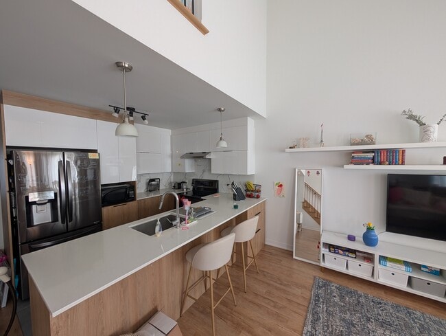 Building Photo - 6900 Rue De Chambéry