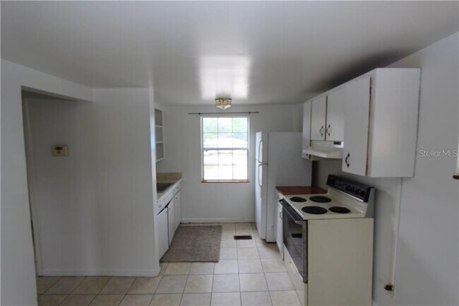 Building Photo - 631 Byron Ave
